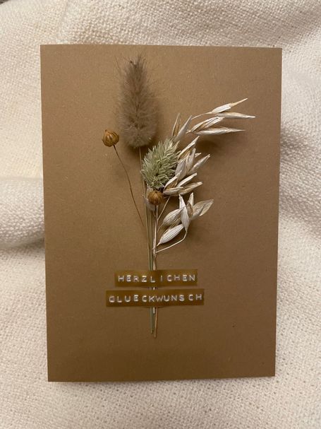 Geburtstagsklappkarte mit Trockenblumen
